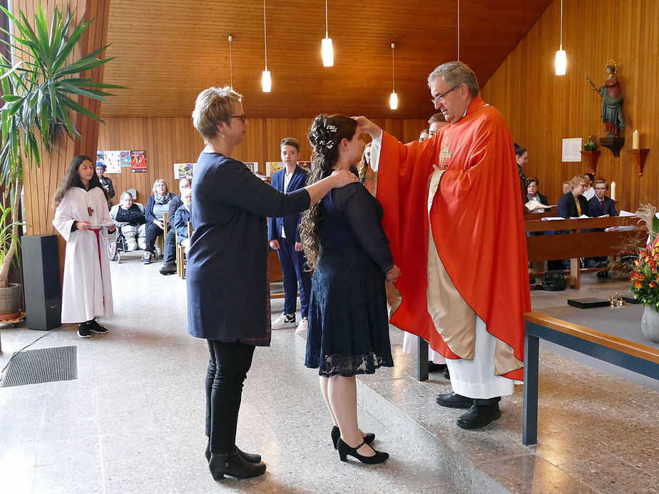 Firmung 2019 in Naumburg (Foto: Karl-Franz Thiede)